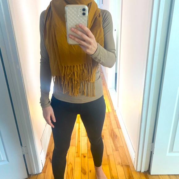 Caramel scarf - Picture 2 of 2